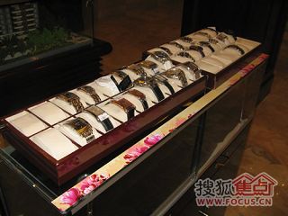 a_65054445.jpg a_65054445.jpg