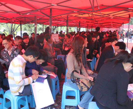 b_73618230.gif b_73618230.gif