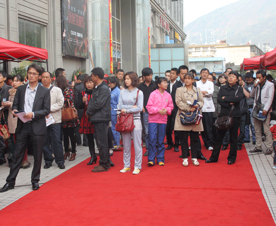 b_73618230.gif b_73618230.gif