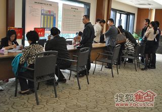 b_65041870.jpg b_65041870.jpg