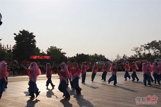 b_100132644.jpg b_100132644.jpg