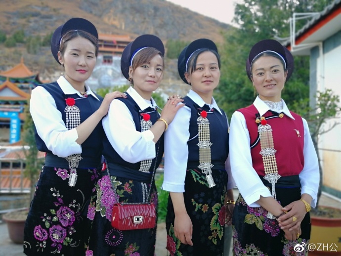 大理鹤庆县甸南白族妇女服饰,甸北白族妇女服饰 大理鹤庆县甸南白族妇女服饰,甸北白族妇女服饰