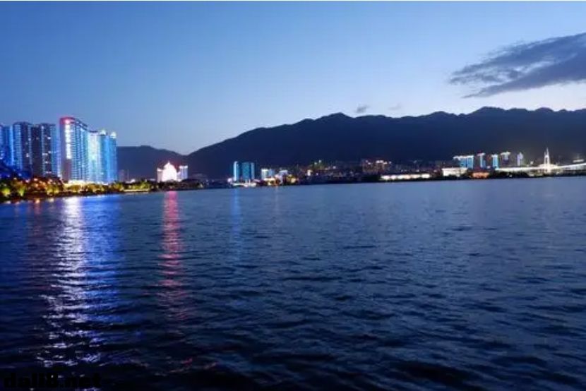 黄昏的洱海_20241118102111.png 黄昏的洱海_20241118102111.png